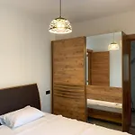 Oezel Havuzlu Luex Villa