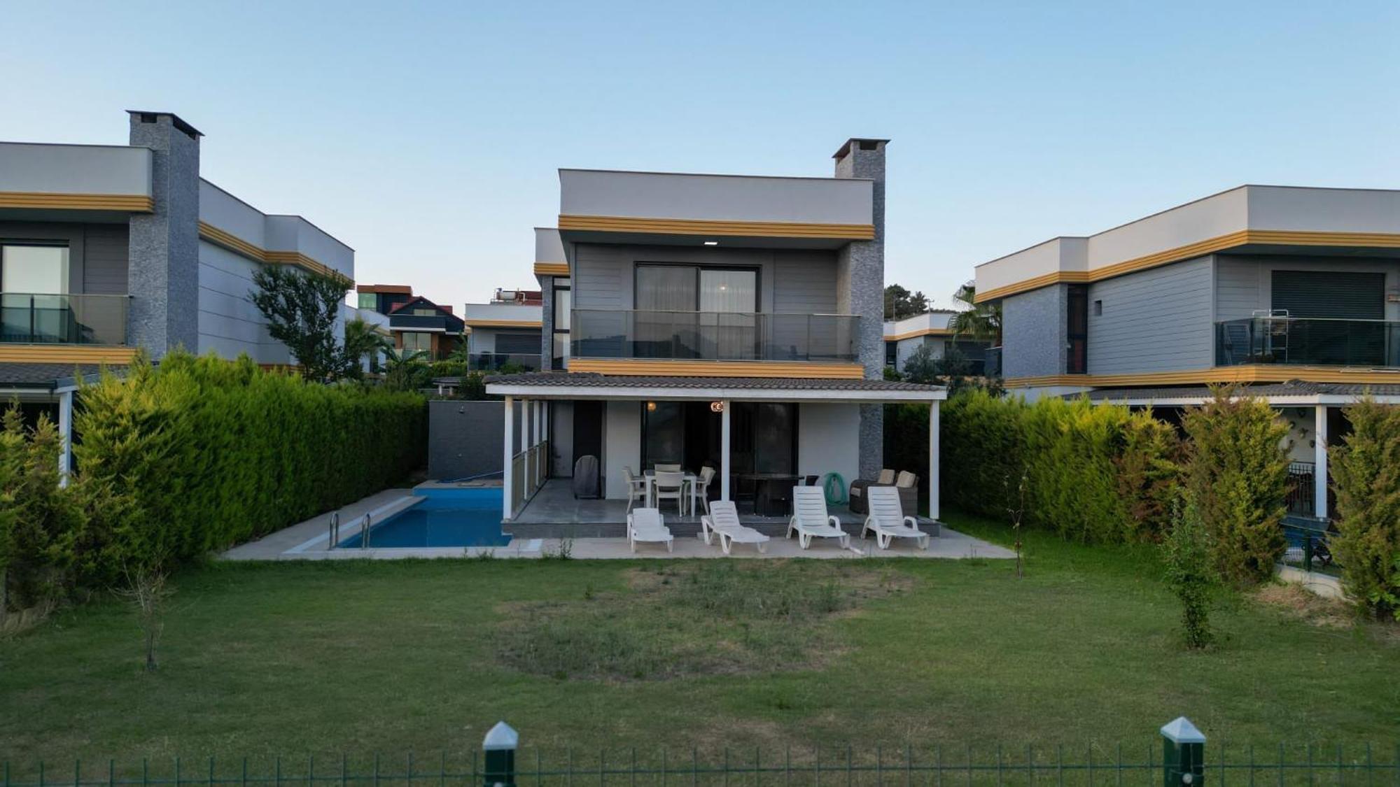 Villa Oezel Havuzlu Luex Kuşadası