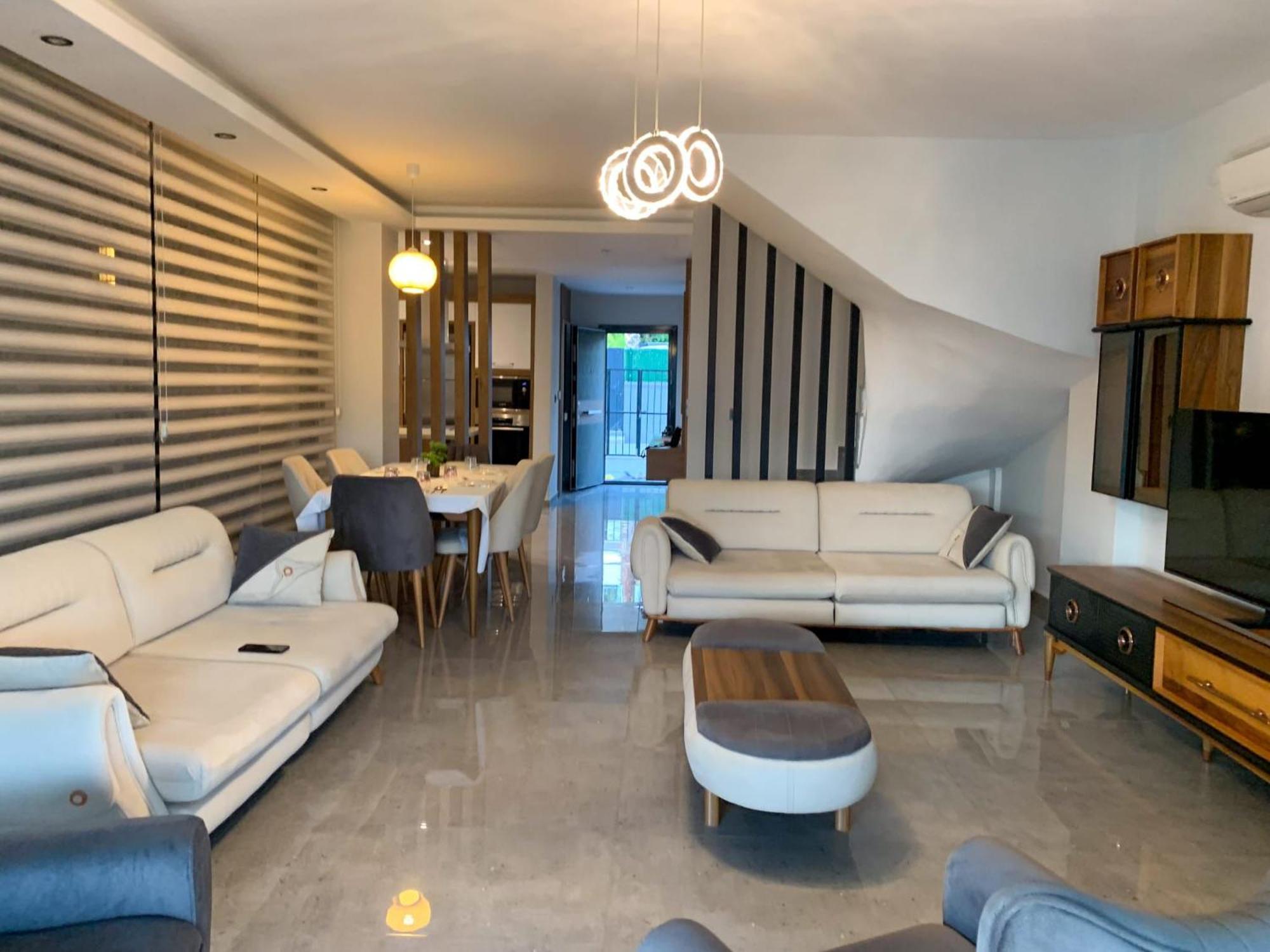 Oezel Havuzlu Luex Villa Kuşadası